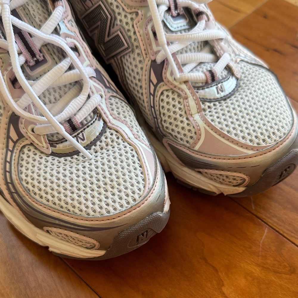 New Balance 740 Women's White & Light Pink Running Shoes - Picture 2 of 7